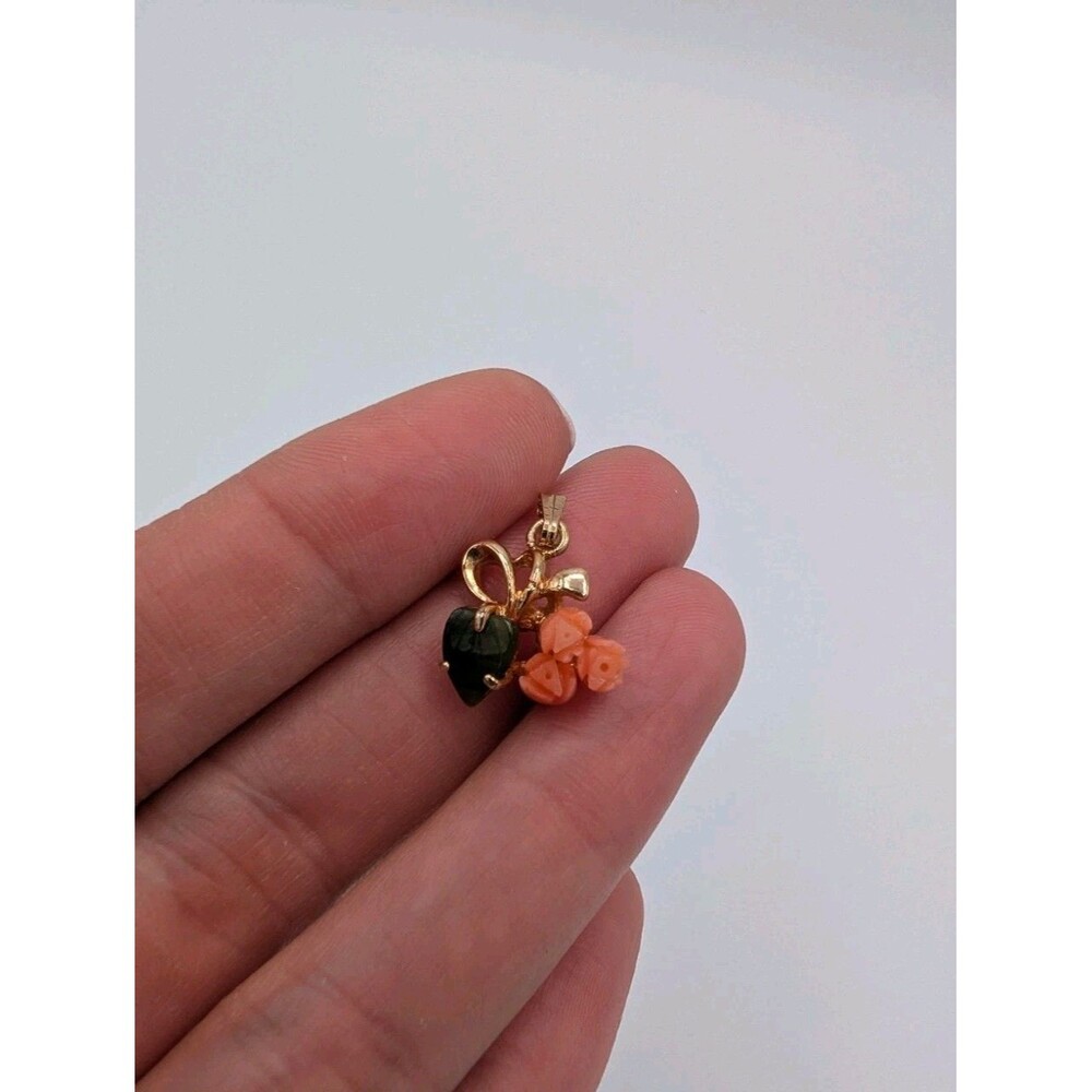 Vtg Set Angel Skin Coral Jade Stone Flowers Leaves Gold Plated Pendant Earrings image 4